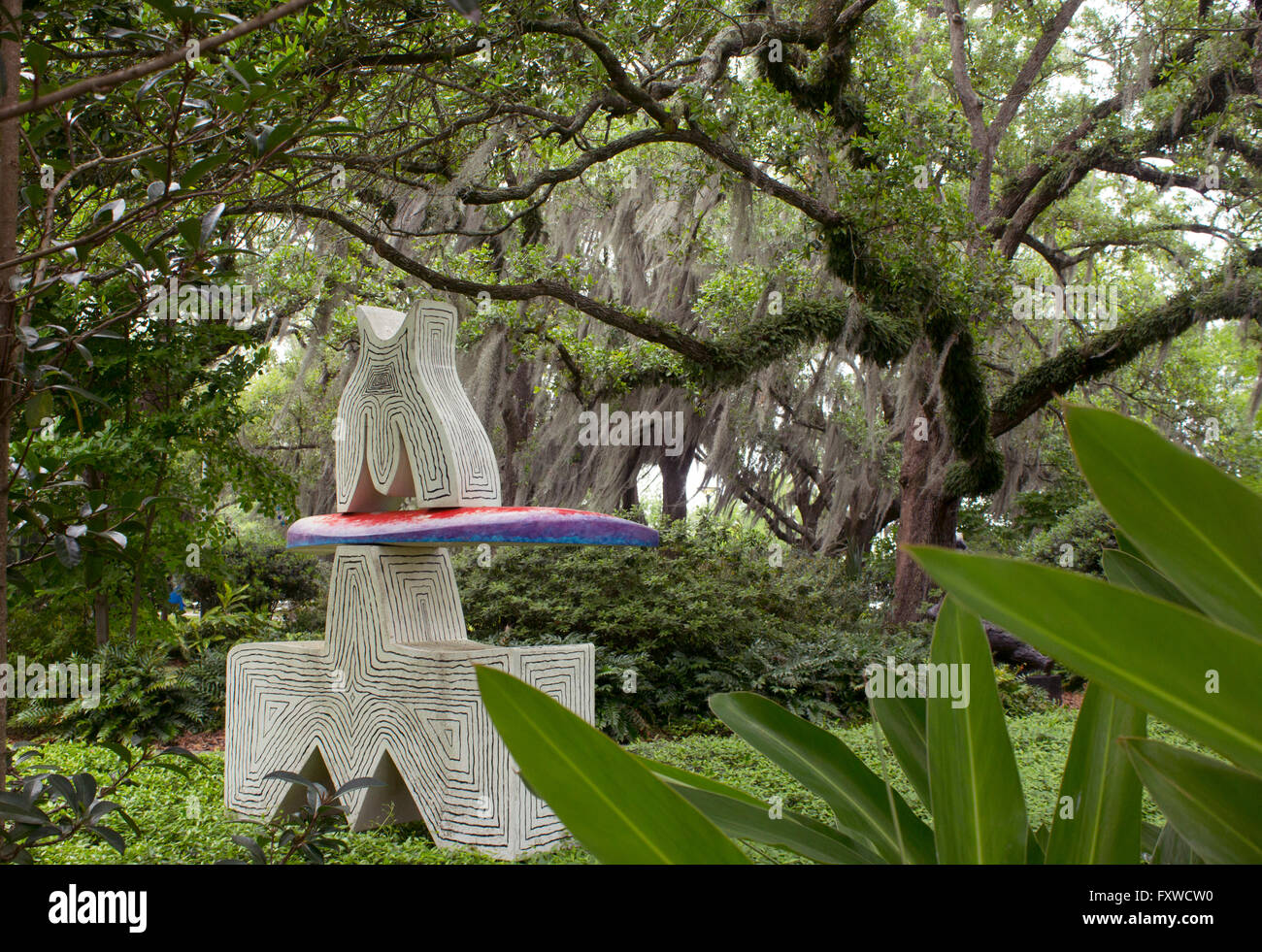 Abstrakte Skulptur in der New Orleans City Park Besthoff Sculpture Garden. Stockfoto