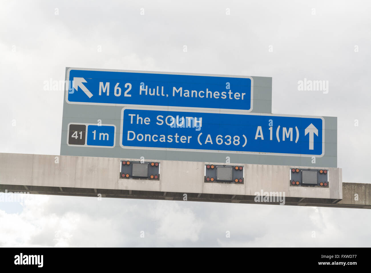 A1 (m) Süd-Schild an der Kreuzung der Autobahnen A1 und M62 Stockfoto