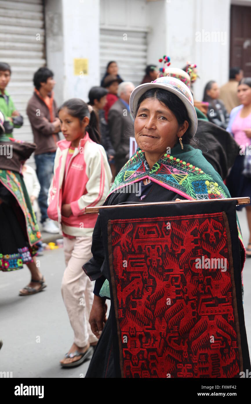 Bolivien - 08.06.2013 - Bolivien / Sucre (Bolivien) / Sucre (Bolivien) - 6. August parade für Nationalfeiertag bei der Hauptstadt Cit Stockfoto