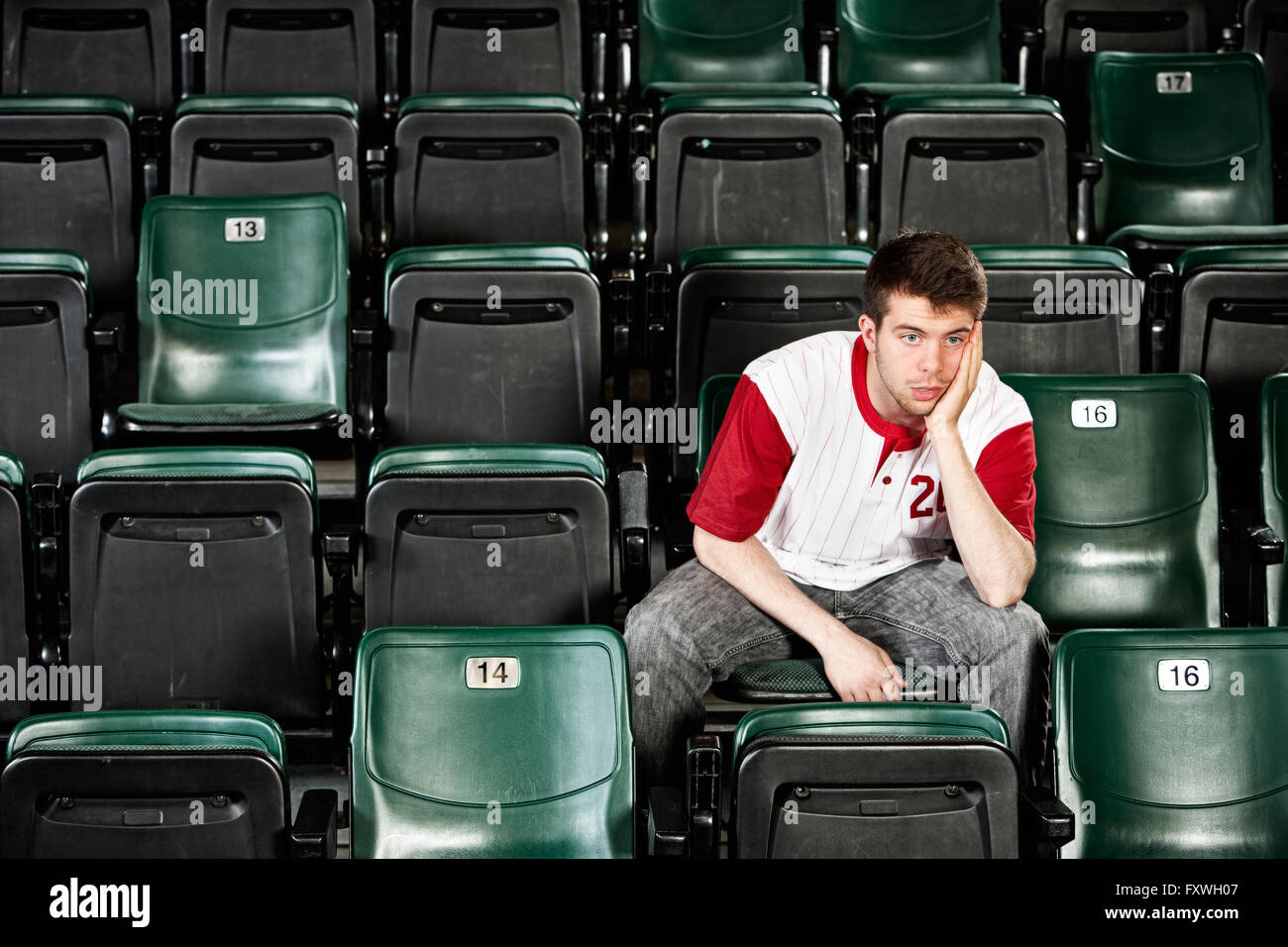 Umfangreiche Serie von einer Menge von Baseball-Fans in einem Stadion sitzen.  Haben Spaß, jubelnden, etc.. Stockfoto