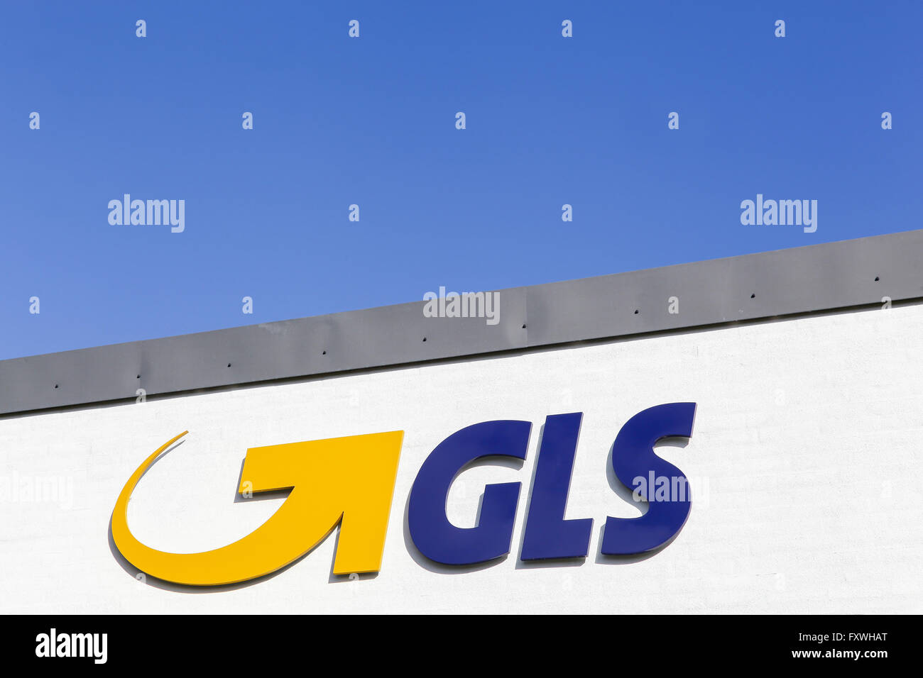 GLS-Logo an der Wand Stockfoto