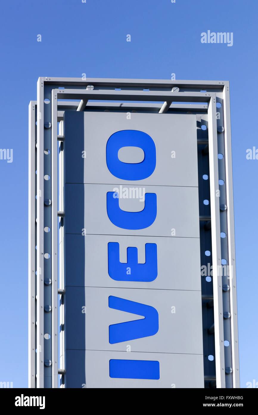 Iveco-Zeichen auf einem panel Stockfoto