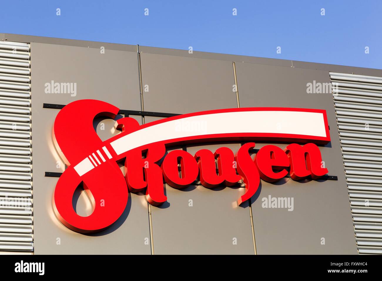 Skousen Logo an der Wand Stockfoto