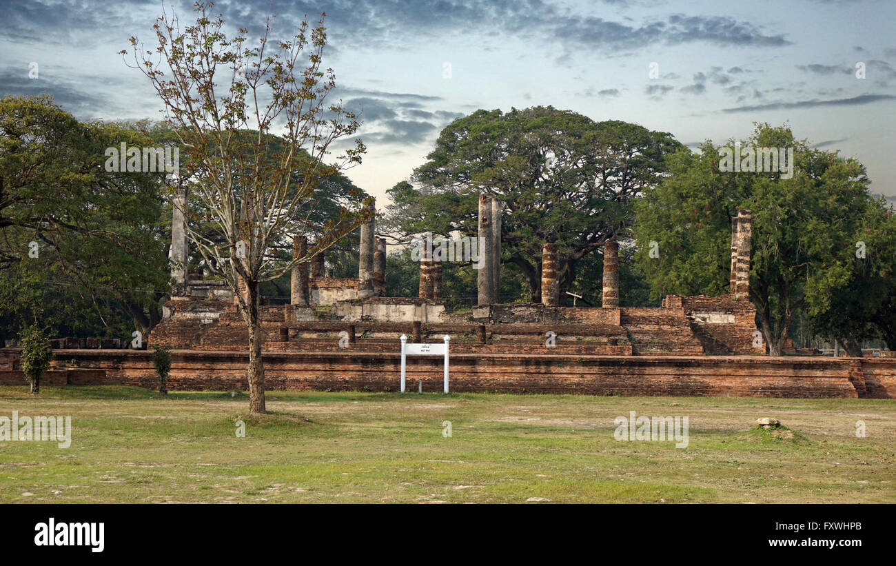 tropische Landschaft in Historicalpark Sukhothai in thailand Stockfoto