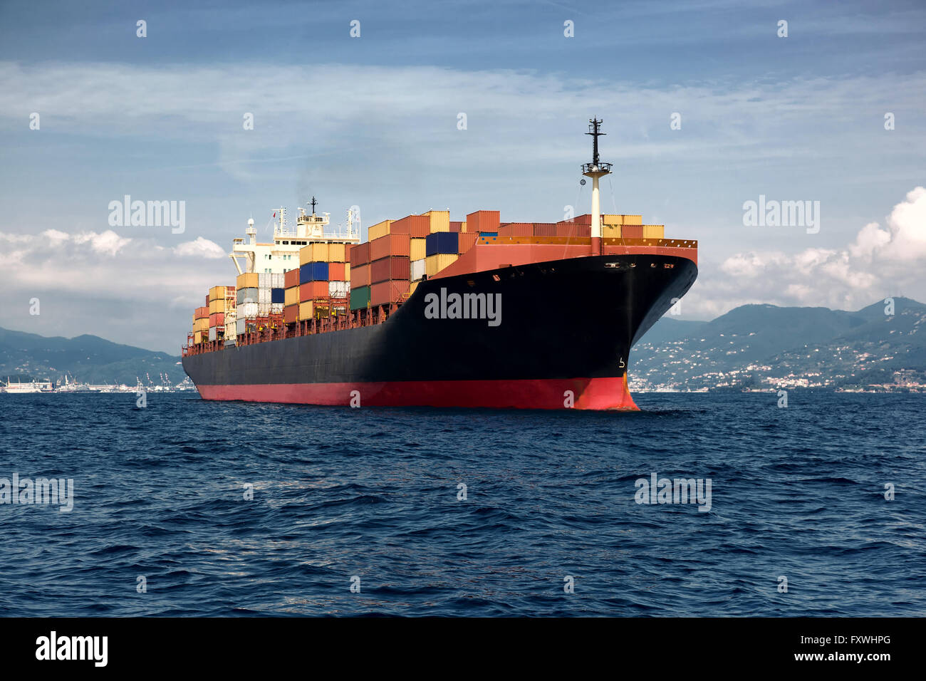 Cargo Fracht, Container-Schiff im Meer Stockfoto