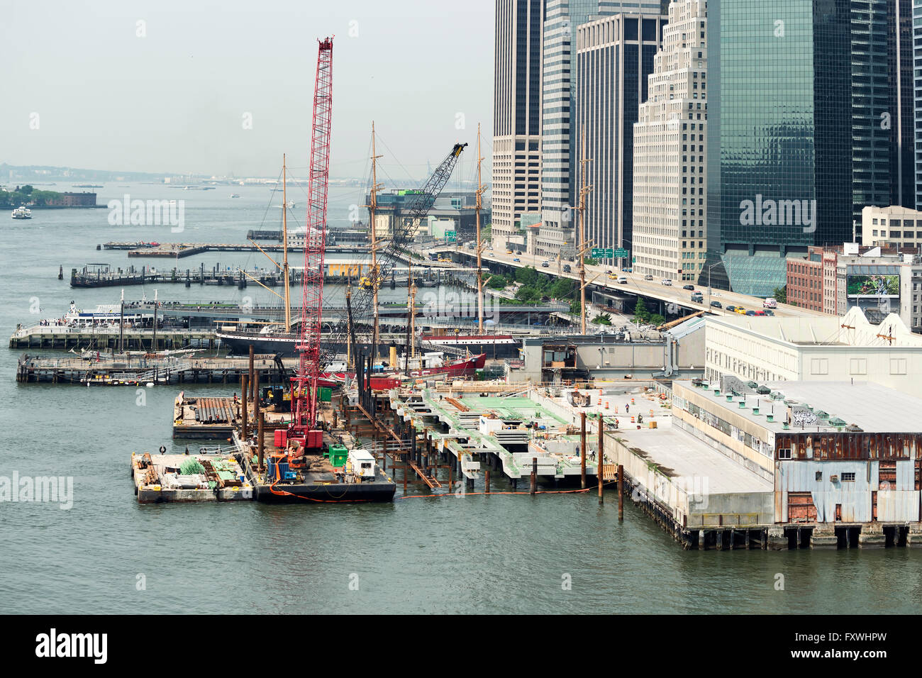 NEW YORK CITY, USA 12. Juni 2015: Baustelle und Pier am 12 Juni 2015 Stockfotos & 12 Juni 2015 Bilder Alamy