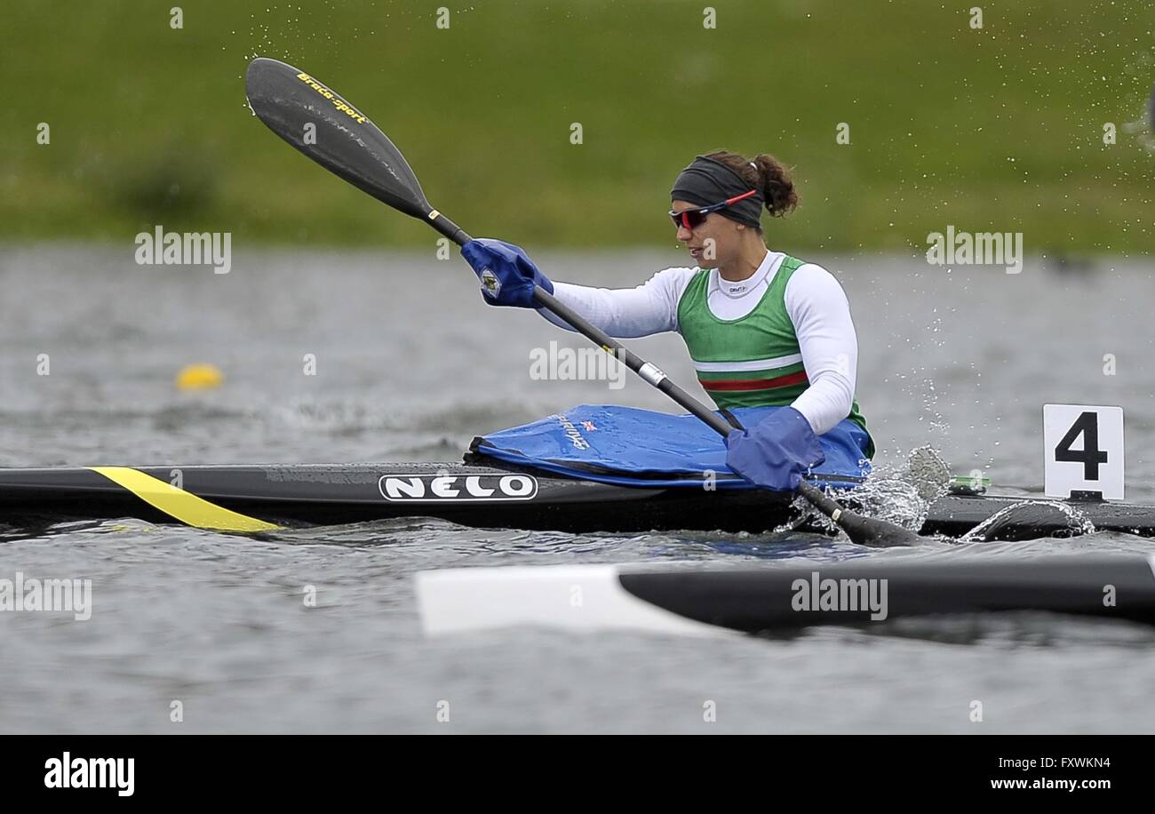 Holme Pierrepont, Nottingham, UK. 18. April 2016. Louisa Gurski. Rennen 6. Womens K1 500m ein Finale. Britische Kanu Sprint Olympic Trials. Nationales Zentrum für Wassersport. Holme Pierrepont. Nottingham. VEREINIGTES KÖNIGREICH. 18.04.2016. Bildnachweis: Sport In Bilder/Alamy Live-Nachrichten Stockfoto