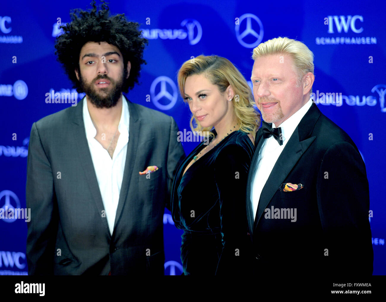 Berlin, Deutschland. 18. April 2016. Boris (R), Lilly und Sohn Noah Becker kommen bei den Laureus Sport Awards in Berlin, Deutschland, 18. April 2016. Dies ist das 17. Mal, dass die Awards stattfinden. Aus 42 Nominierungen aus allen Sportkategorien gespannt auf Athleten um zu erfahren, die die Jury als Gewinner auswählen. Foto: RAINER JENSEN/DPA/Alamy Live-Nachrichten Stockfoto