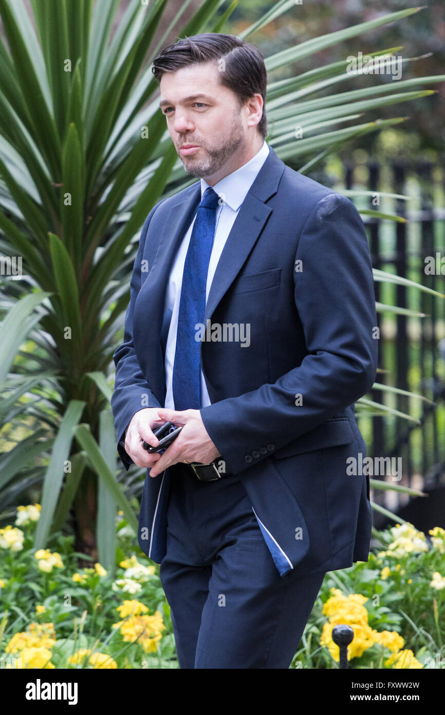 Downing Street, London, 19. April 2016. Arbeit und Pensions Secretary Stephen Crabb kommt in der Downing Street für die wöchentlichen Kabinettssitzung. Bildnachweis: Paul Davey/Alamy Live-Nachrichten Stockfoto