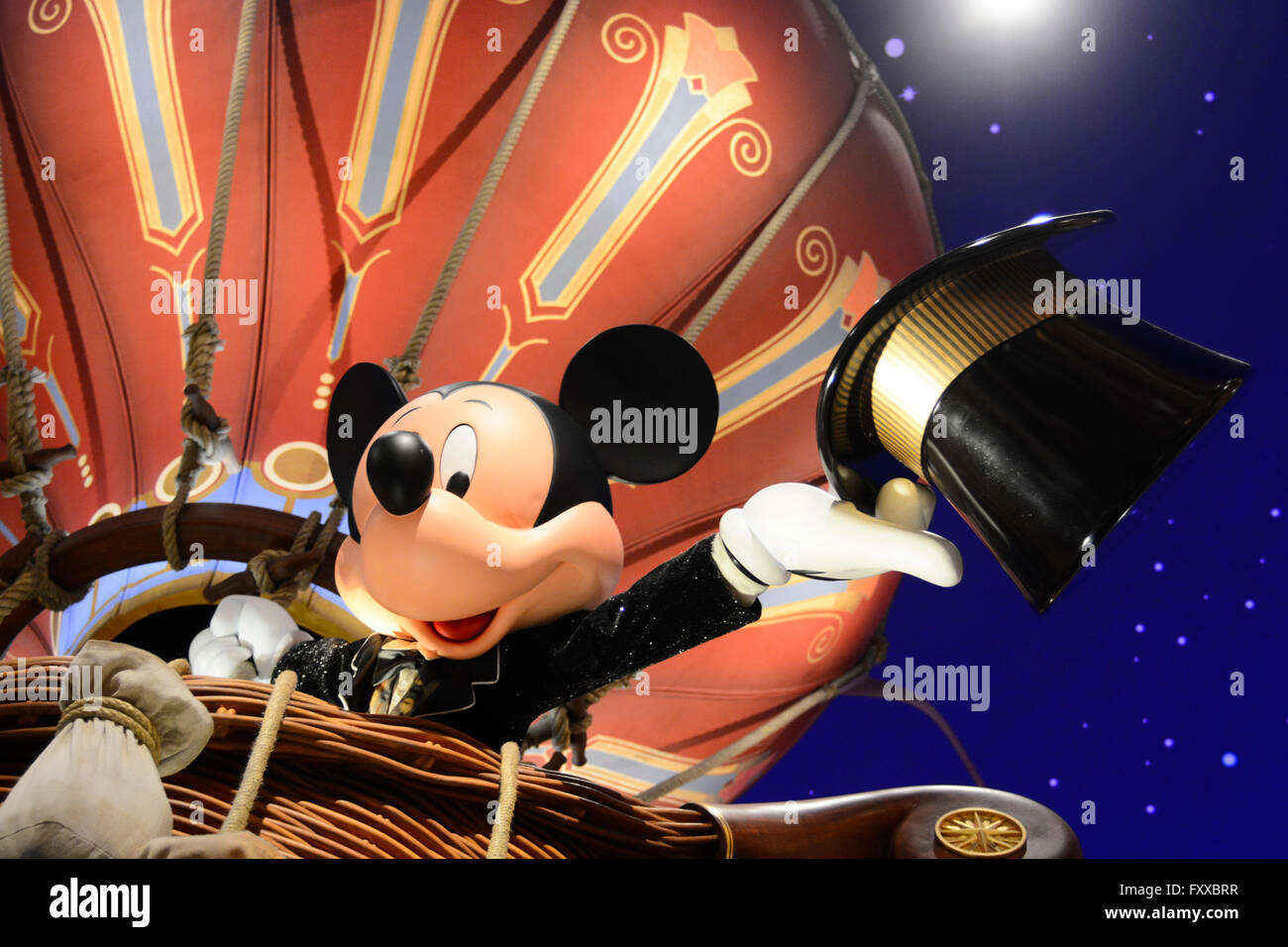 Mickey Mouse in einem Heißluftballon Stockfoto