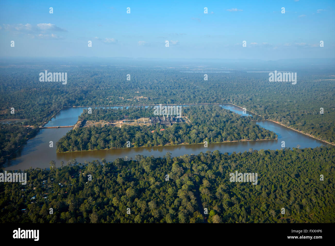 Wassergraben Sie um UNESCO-Weltkulturerbe, Siem Reap, Angkor Wat, Kambodscha - Antenne Stockfoto