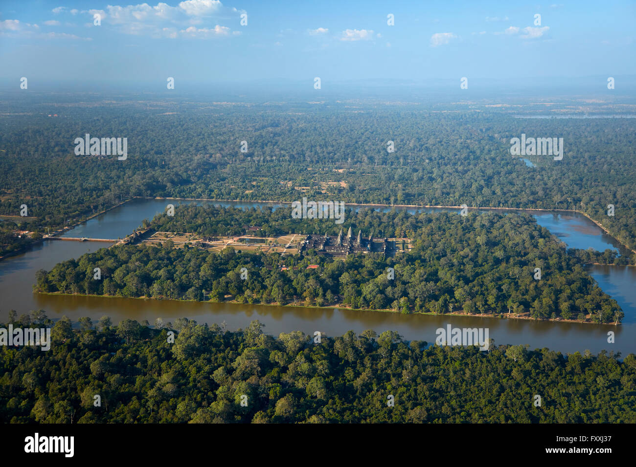 Wassergraben Sie um UNESCO-Weltkulturerbe, Siem Reap, Angkor Wat, Kambodscha - Antenne Stockfoto