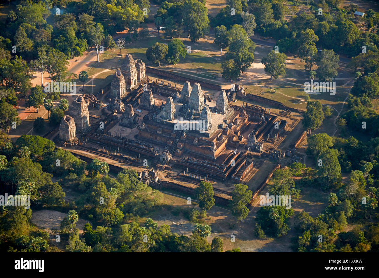 Pre Rup Tempelruinen (aus 961), UNESCO-Welterbe Angkor, Siem Reap, Kambodscha - Antenne Stockfoto