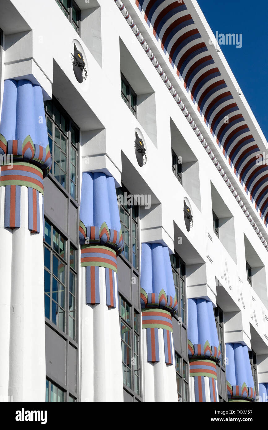 Fassade von der Carreras Zigarette Fabrik Tabak Firma Art Deco Gebäude Camden London des 20. Jahrhunderts ägyptische Wiederbelebung ägyptisch- Stockfoto