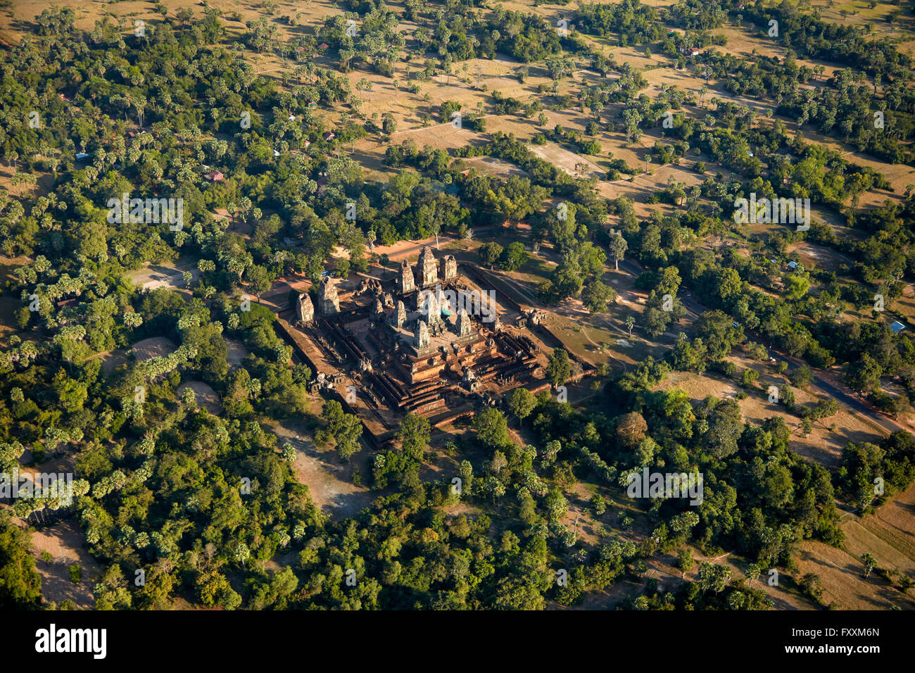 Pre Rup Tempelruinen (aus 961), UNESCO-Welterbe Angkor, Siem Reap, Kambodscha - Antenne Stockfoto