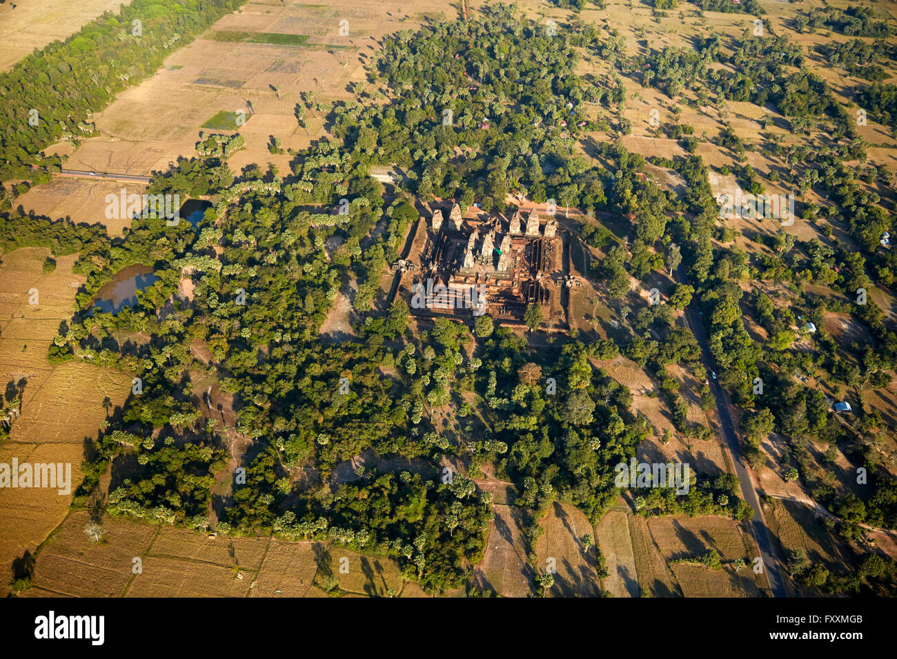 Pre Rup Tempelruinen (aus 961), UNESCO-Welterbe Angkor, Siem Reap, Kambodscha - Antenne Stockfoto