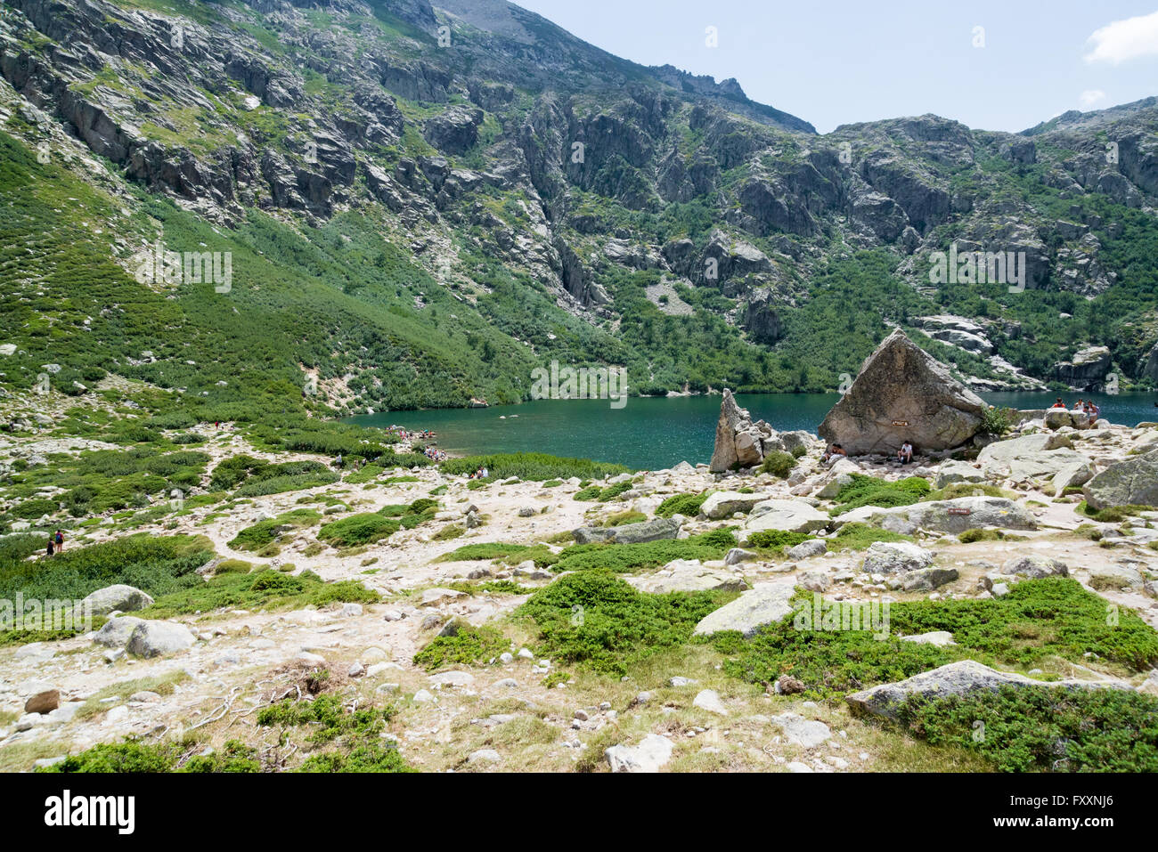 Bade- und erfrischende am See Lac de Melu, Corsica Stockfoto