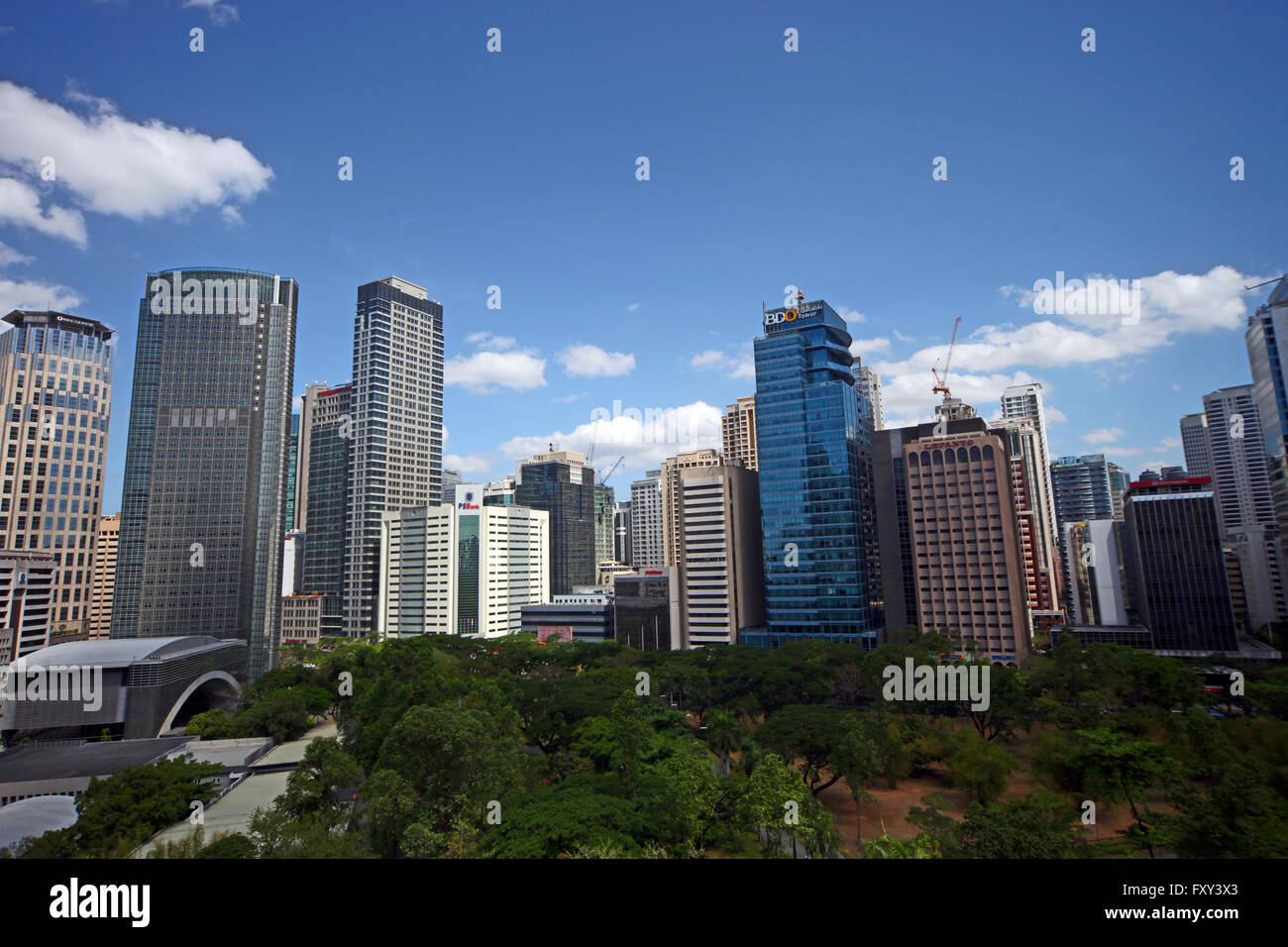 TALL BUILDINGS aus PENINSULA HOTEL MANILA Philippinen Asien 18. April 2015 Stockfoto