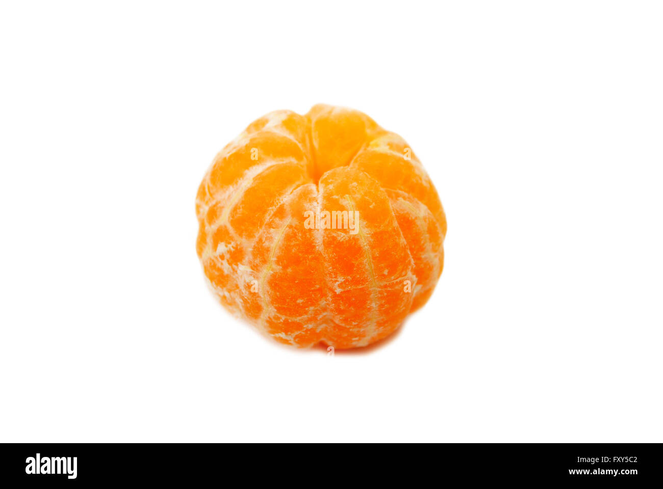 Ganze geschälte Mandarine Isolated Over White Background Stockfoto