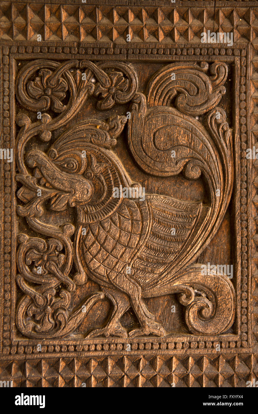 Sri Lanka, Kandy, Embekke Devale, sein Pavillon, mythologische, Vogel auf hölzernen Säulen Stockfoto