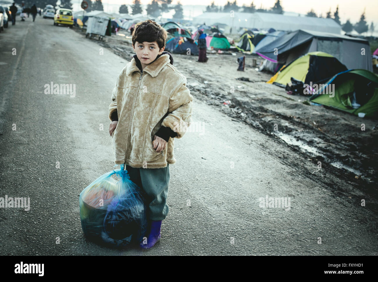 Afghanischer Junge, Flüchtlingskind, Flüchtlingslager in Idomeni, Grenze zu Mazedonien, Griechenland Stockfoto
