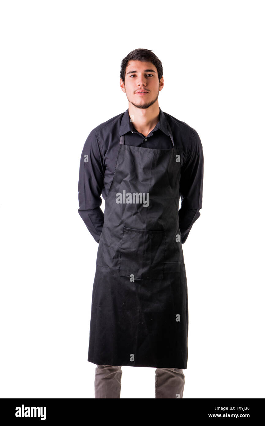 Jungkoch oder Kellner posieren, tragen schwarze Schürze und Hemd isoliert auf weißem Hintergrund Stockfoto