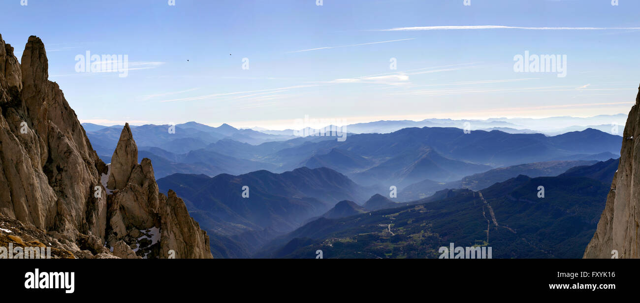 Querformat aus dem Pedraforca Berg, in der Nähe von Saldes und Gósol, Katalonien, Spanien. Stockfoto