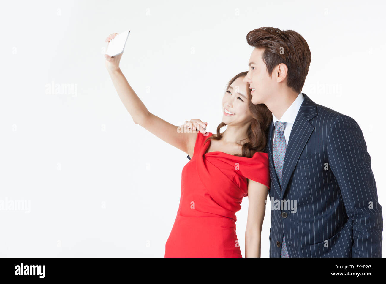 Seite Ansicht Porträt der jungen lächelnde Paar posieren für selfpi Stockfoto
