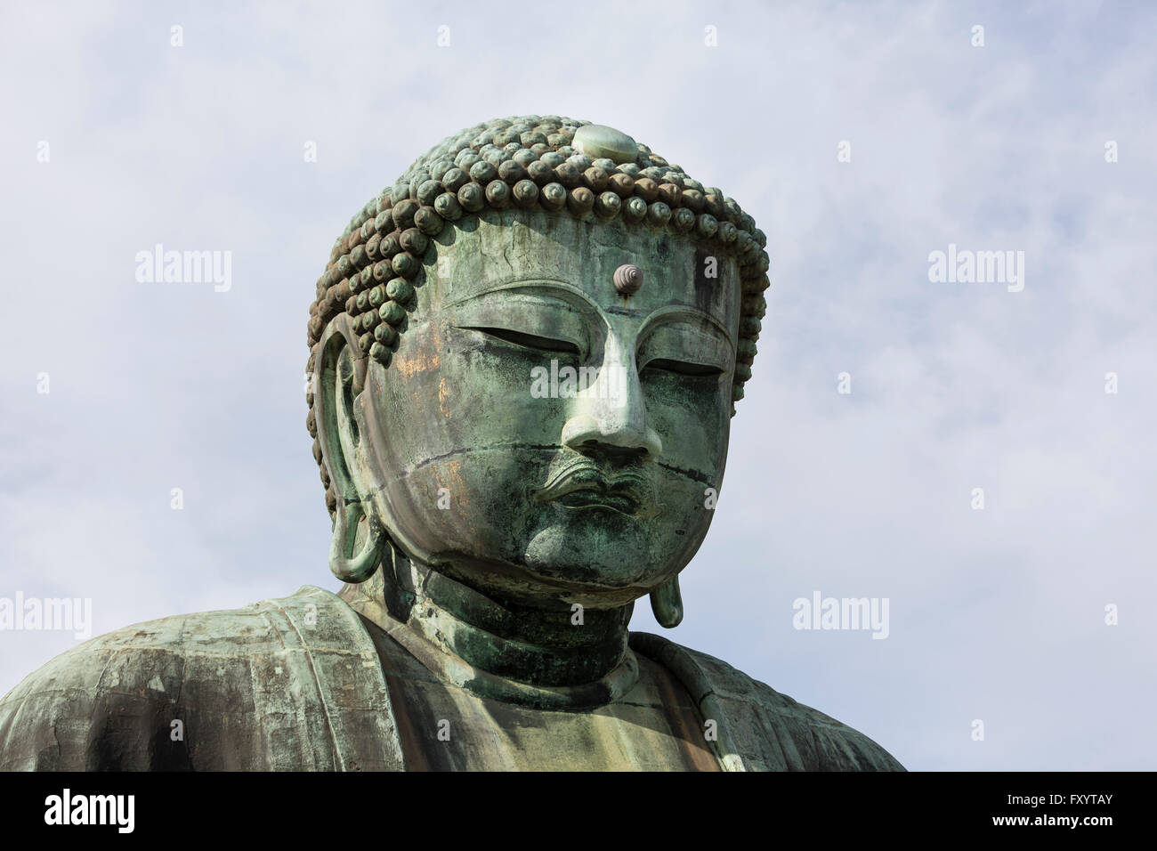 Detail der Mimik von Kamakura Daibutsu, Präfektur Kanagawa, Japan. Der große Buddha von Kamakura