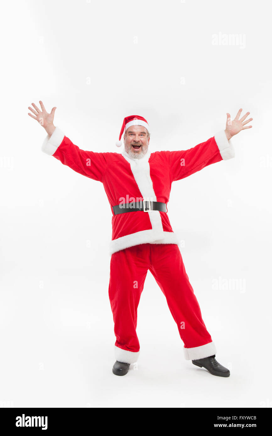 Lächelnde Santa stehend mit den Händen oben starrte auf Vorderseite Stockfoto