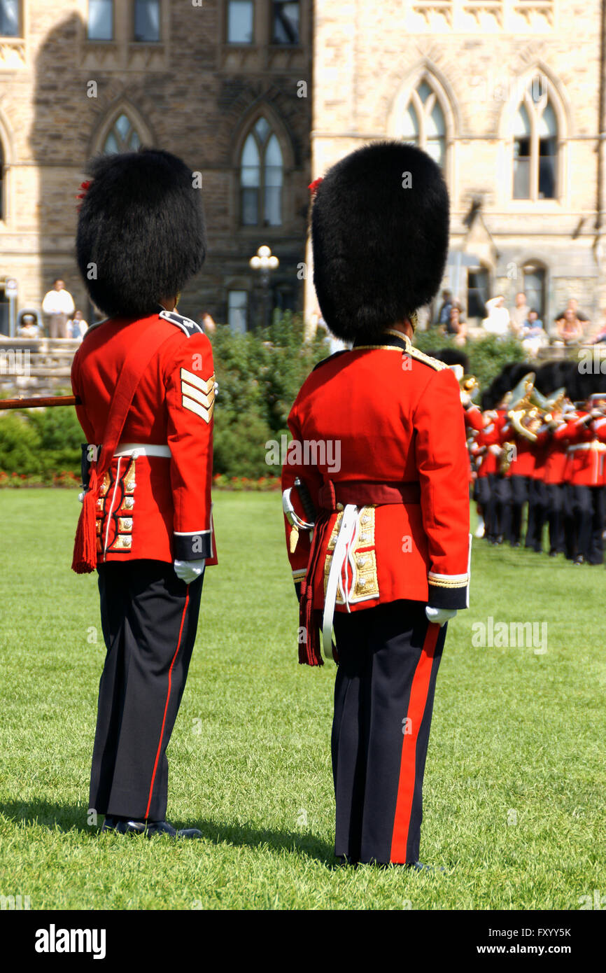 Ottawa, Kanada - 8. August 2008: Wachablösung vor dem Parlament von Kanada am Parliament Hill in Ottawa, Kanada Stockfoto