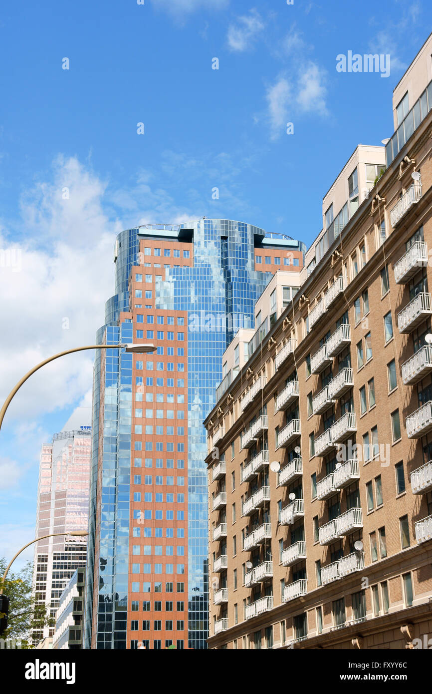 Montreal, Kanada - 19. August 2008: Montreal downtown Wolkenkratzer an einem bewölkten Tag. Stockfoto