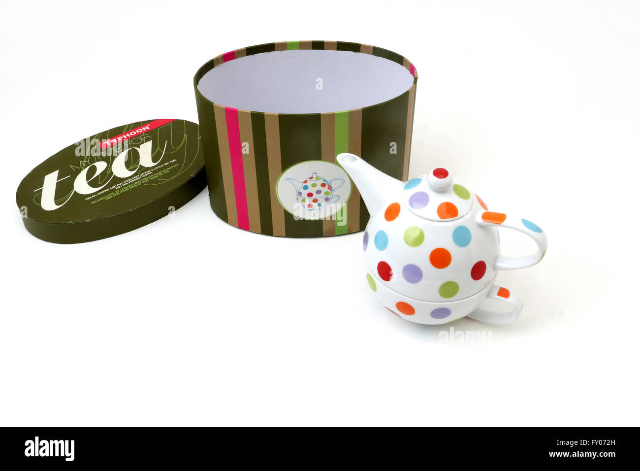 Taifun feines Porzellan Teekanne und Tasse mit Polka-Dot-Design Stockfoto