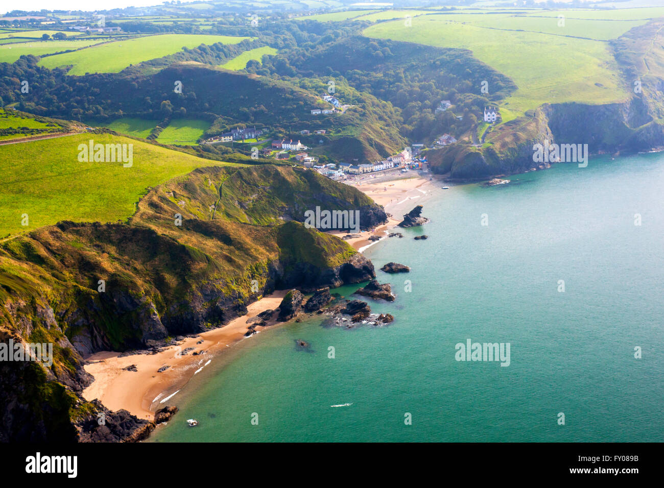 Llangrannog Dorf und Strände Luftbild Ceredigion Küste Cardigan Bay Mid Wales UK Stockfoto