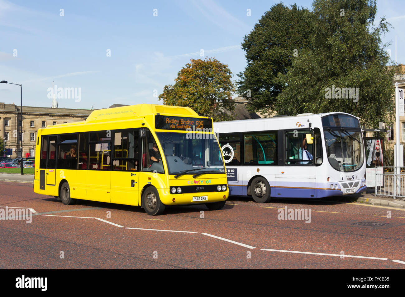 Optare Solo Hybrid Eco bus auf 525 Bolton, Halliwell, Smithills, Halle ich ' th' Holz Rundweg durch hilfbereites Bus betrieben, pass Stockfoto