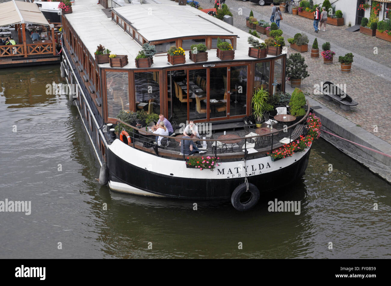 Restaurant-Boot am Masarykovo Nabrezi, Prag, Tschechische Republik Stockfoto