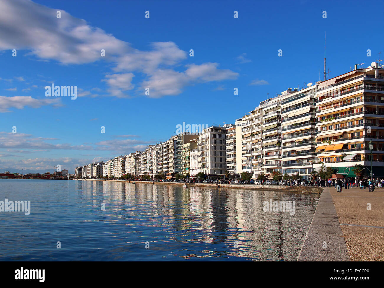 Thessaloniki-Damm spiegelt sich im Wasser, Griechenland Stockfoto
