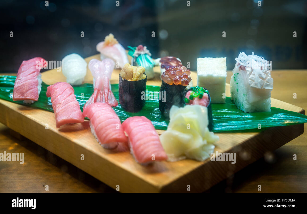 Sampuru - Kunststoff-Lebensmittel Repliken im Sushi-Restaurant, Akasaka Bezirk Minato tokubetsu, Stadt Tokio, Japan anzeigen Stockfoto