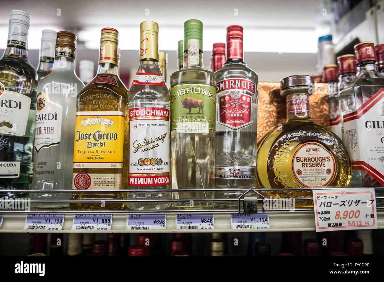 Spirituosen-Shop mit polnische Zubrowka Wodka in Akasaka Bezirk Minato tokubetsu, Stadt Tokio, Japan Stockfoto