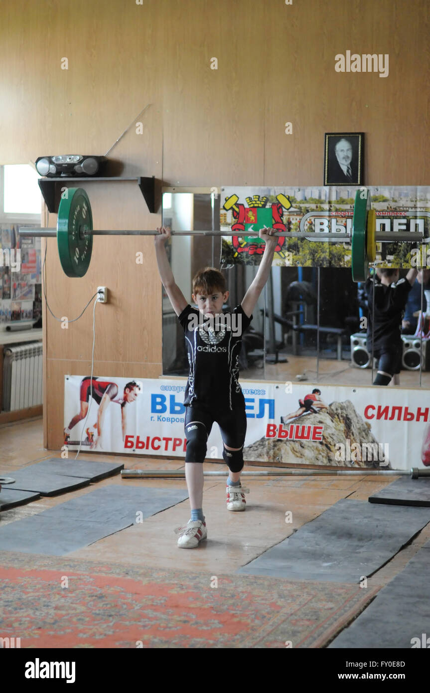 Kovrov, Russland. 17. Mai 2015. Gewichtheben-Wettbewerbe Stockfoto