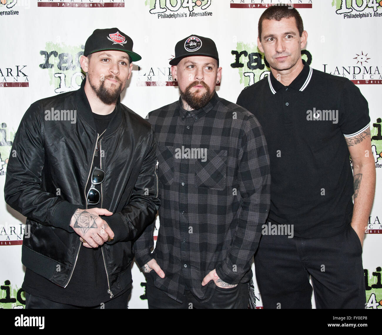 Bala Cynwyd, Pennsylvania, USA. 18. April 2016. US-amerikanische Alternative-Rock-Band Good Charlotte Besuch Radio 1045 Stockfoto