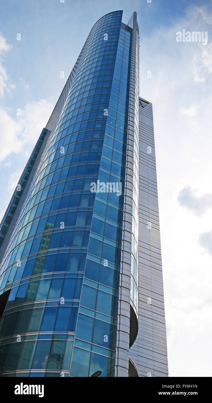 Blauen Hochhaus-Fassade. Bürogebäude. Modernes Glas Silhouetten der Wolkenkratzer Stockfoto