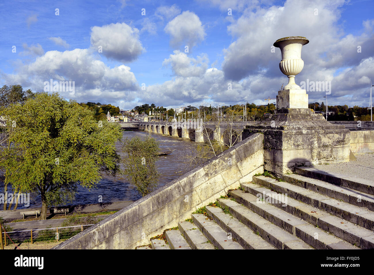 Treppe im Loire-Ufer bei Touren, Stadt in Zentralfrankreich, die Hauptstadt des Département Indre-et-Loire, Region Centre. Stockfoto