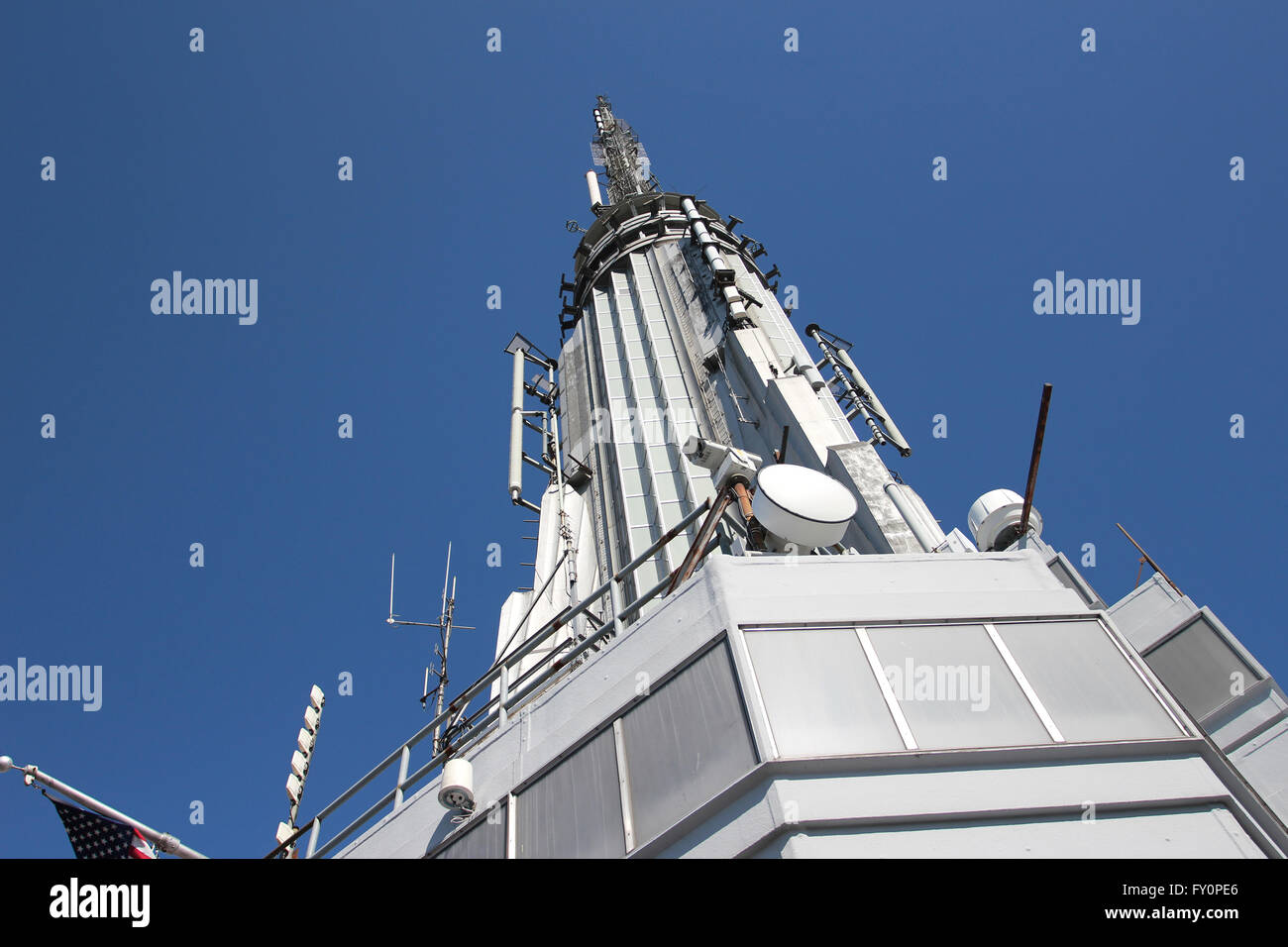 Empire State Building NYC. Blick auf die Antennen an der Spitze. Stockfoto