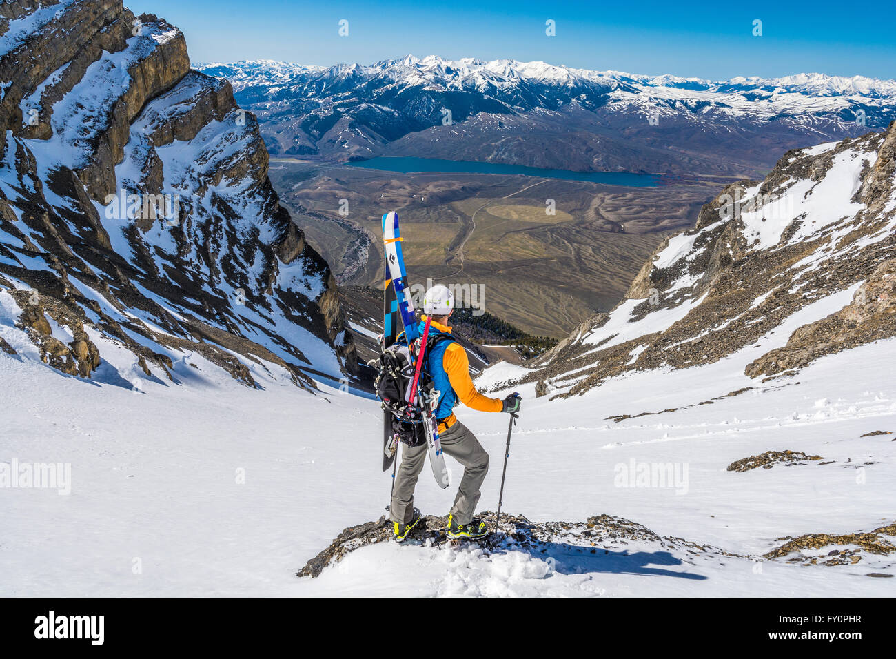 Skibergsteiger aufsteigend bis zum Gipfel des "Super-Gully" Lost River Peak in Idaho Stockfoto