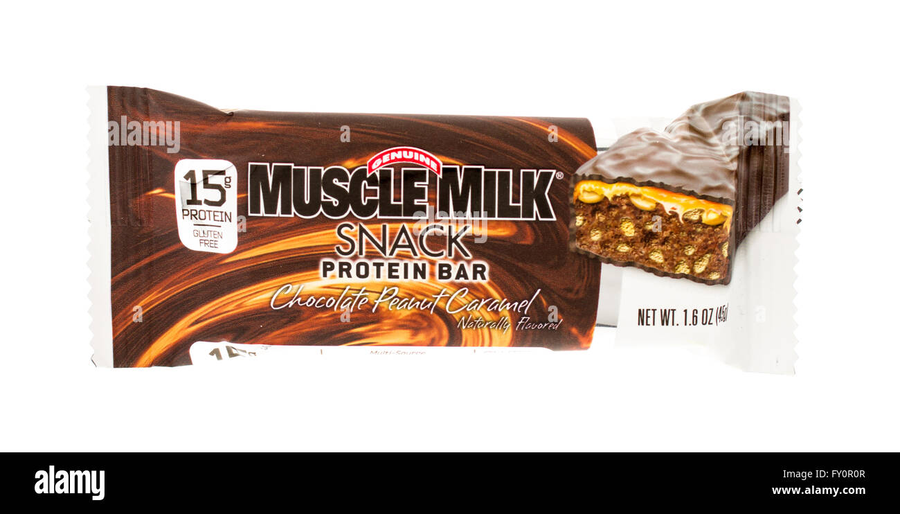 Winneconne, Wisconsin - 20. April 2015: Muscle Milk Snack Proteinriegel Schokolade Erdnuss Karamell-Geschmack. Stockfoto