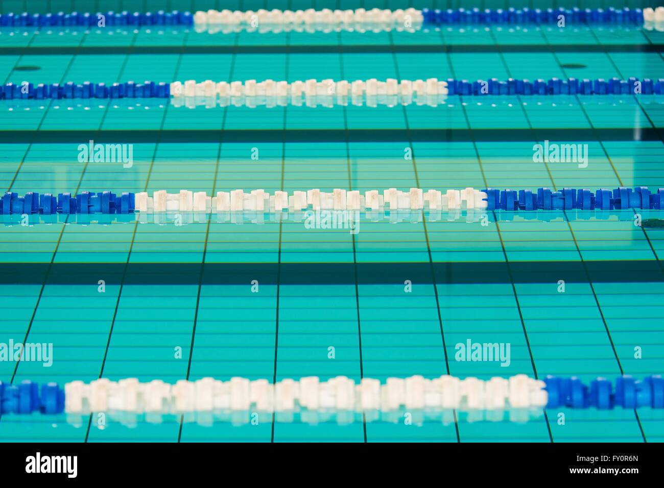 Swimming Pool Lanes Closeup Foto. Erholung-Konzept. Stockfoto