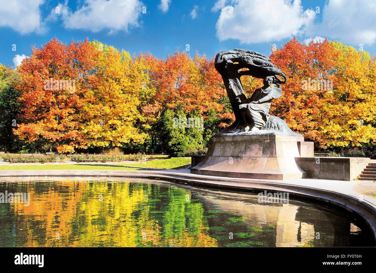 Chopin-Denkmal im Lazienki-Park (Frédéric François Chopin - polnische Komponist und Pianist), Warschau, Polen Stockfoto