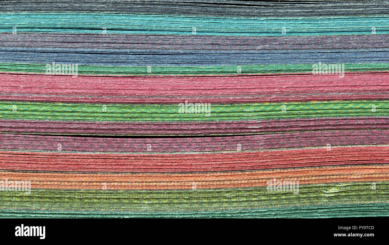 Regenbogen farbige Buchseiten Stockfoto