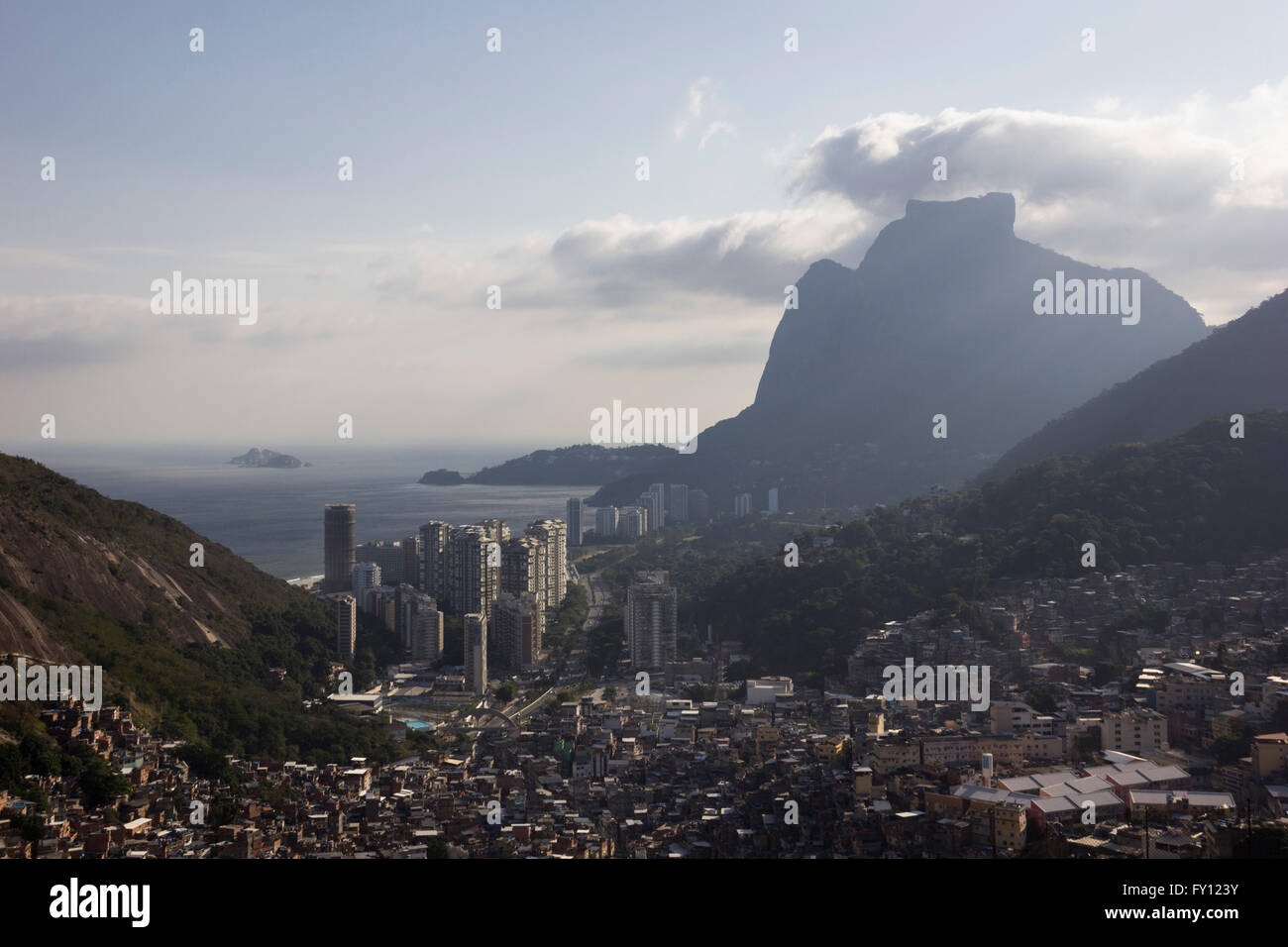 Rio De Janeiro, Brasilien: Ansicht der Favela da Rocinha, der größten Slum in Rio De Janeiro. Der Ort liegt an der südlichen Zone von Stockfoto